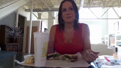 幕后彩蛋, 叙述视角